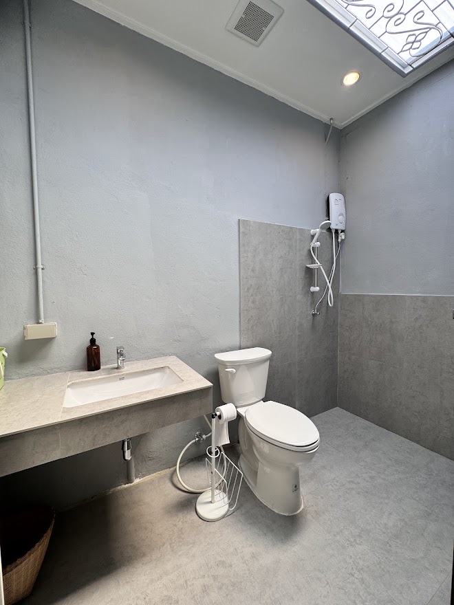 For RentShop HouseOnnut, Udomsuk : Commercial building for rent, 3 floors, Sukhumvit 95, near BTS Bang Chak (N.856)