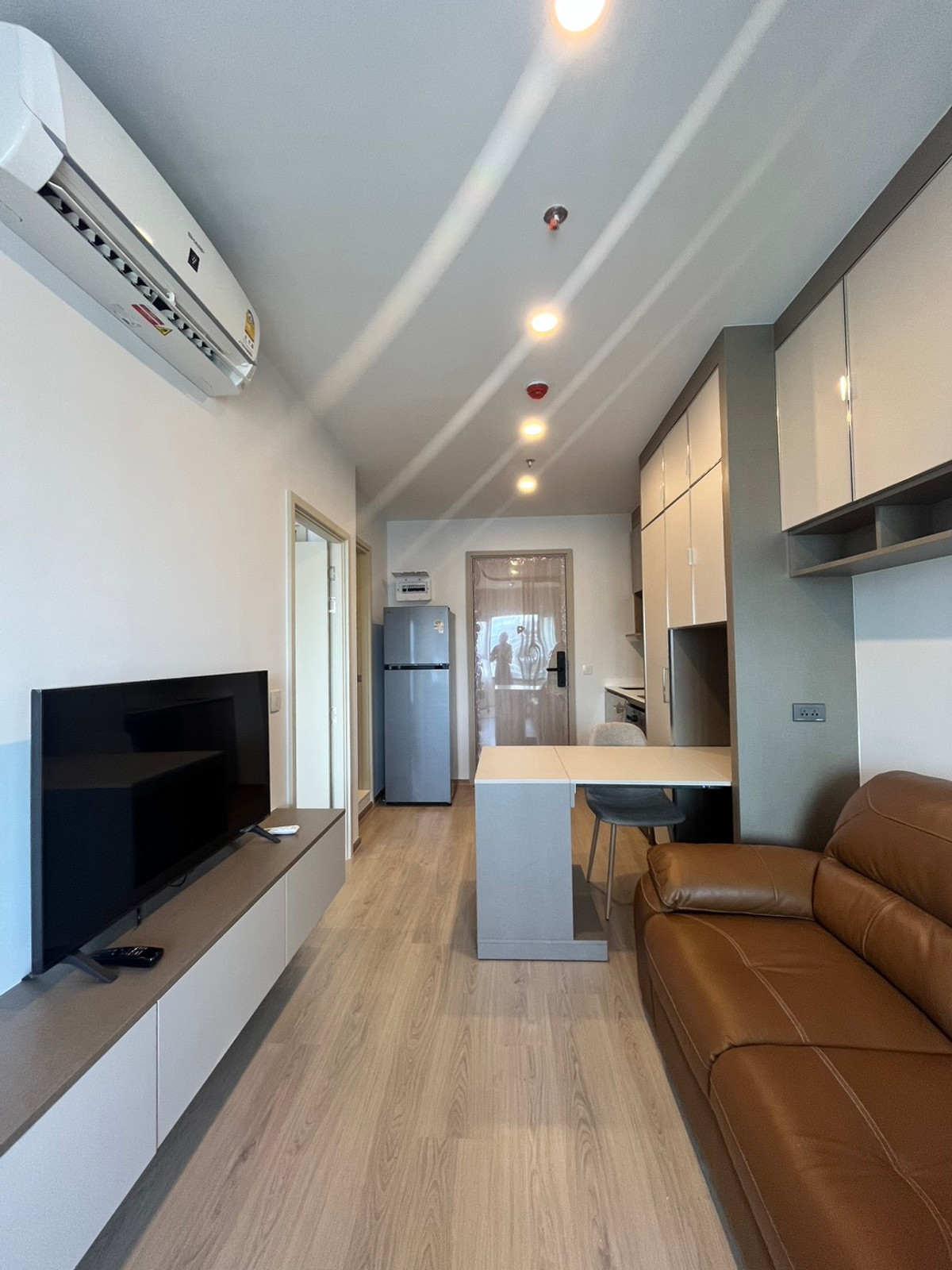 Condo for rent Life Rama 4 - Asoke,  near MRT Queen Sirikit Center, only 450 meters. Loading...