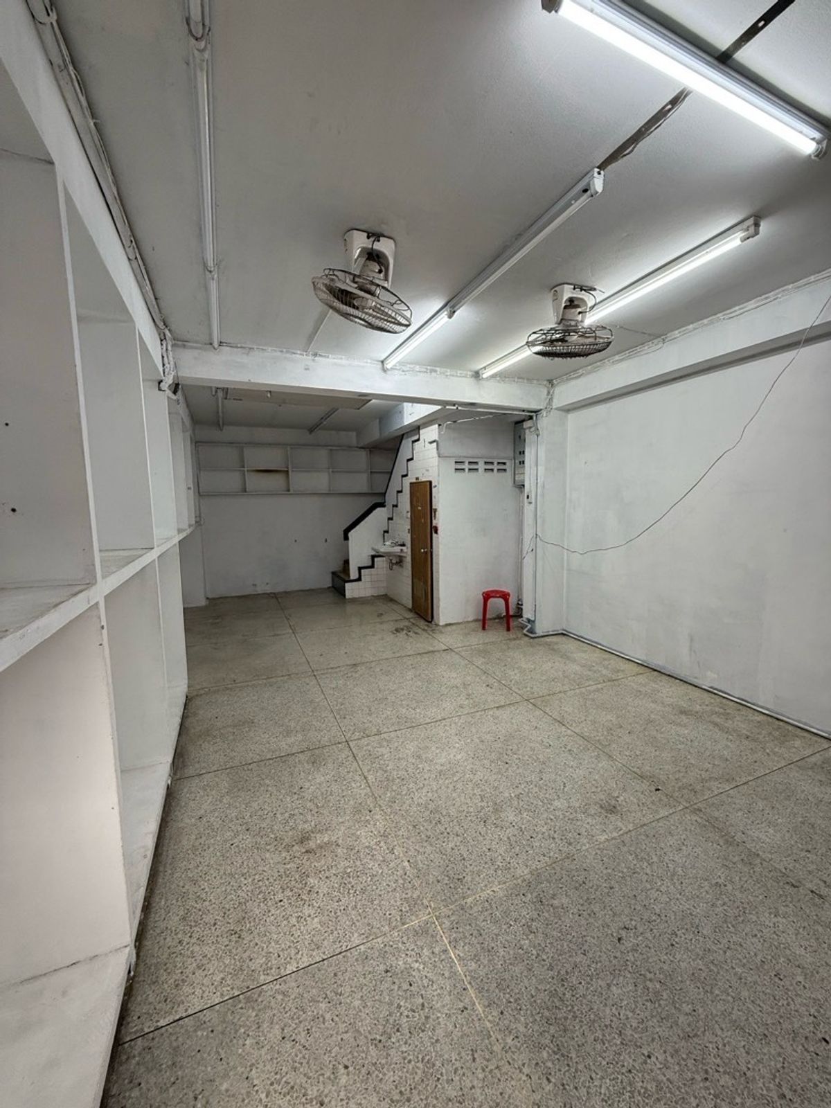 For RentShop HouseYaowarat, Banglamphu : 5-Storey Building with Lift in Yaowarat Zone