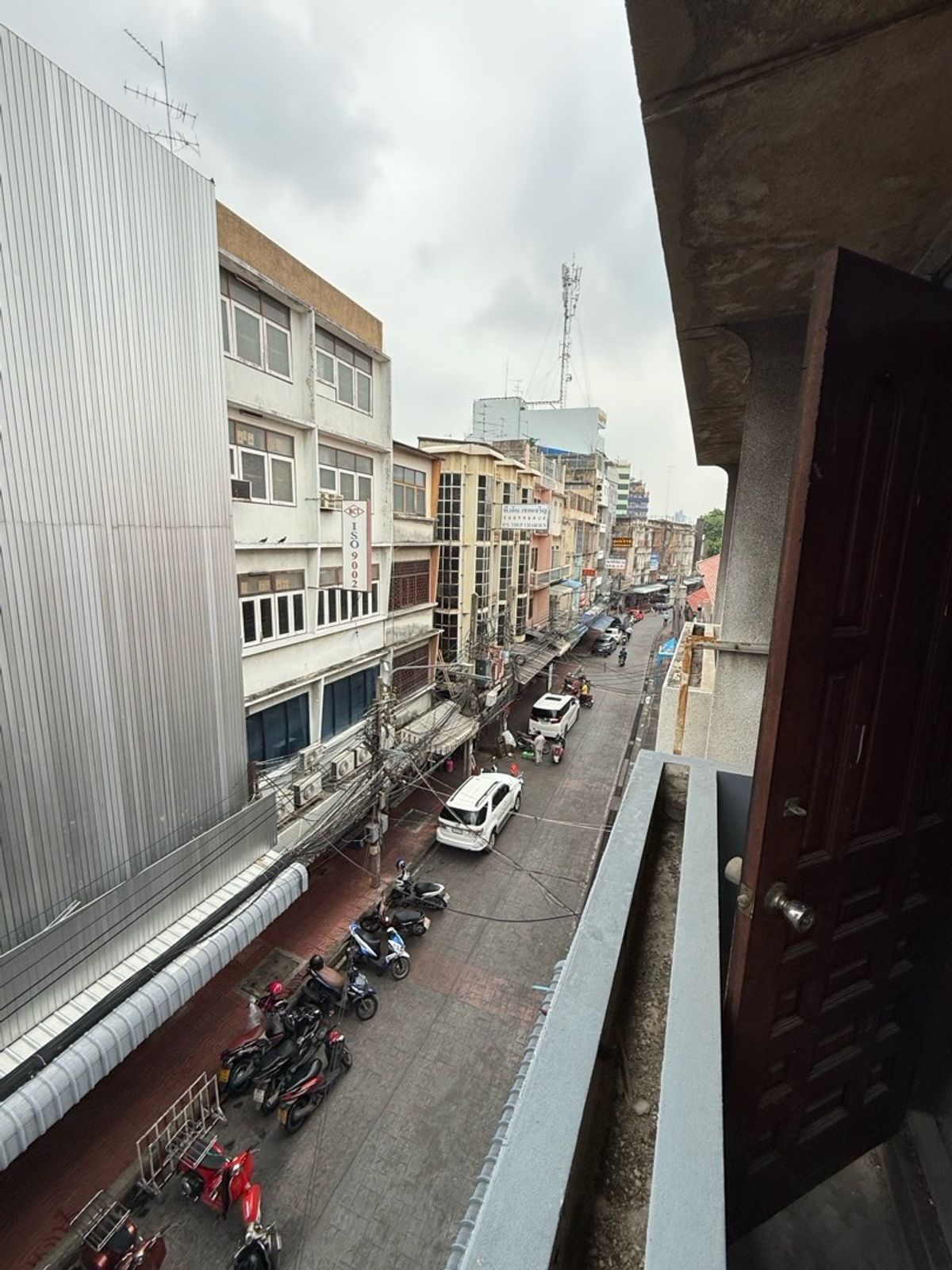 For RentShop HouseYaowarat, Banglamphu : 5-Storey Building with Lift in Yaowarat Zone