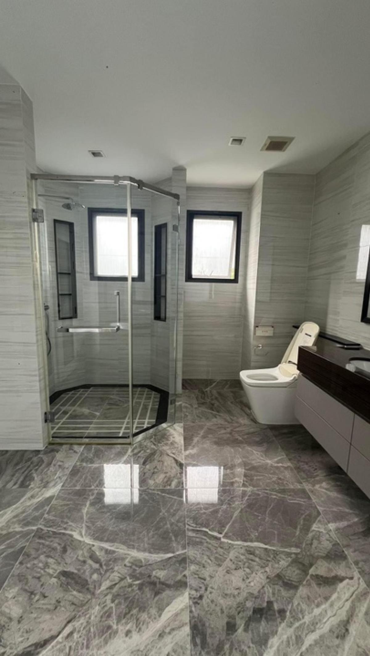 For SaleHouseSeri Thai, Ramkhamhaeng Nida : 📢👇 Grand Bangkok Boulevard Ramindra-Serithai Located in Soi Seri Thai 71, next to Seri Thai Road. Can travel from Suan Siam Road. and Ramindra Road