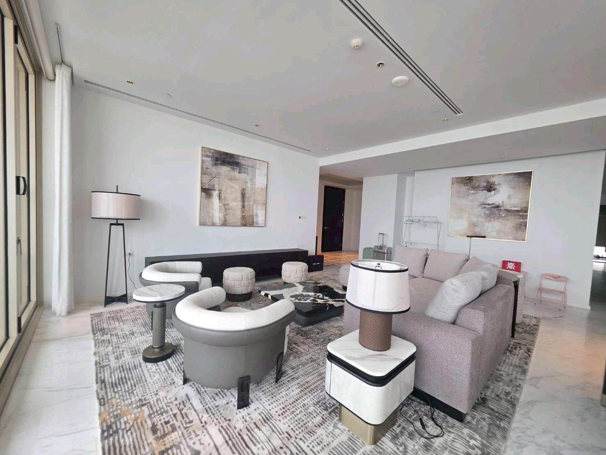 For RentCondoSathorn, Narathiwat : • 𝐏𝐞𝐧𝐭𝐡𝐨𝐮𝐬𝐞 • 𝐅𝐨𝐮𝐫 𝐒𝐞𝐚𝐬𝐨𝐧 • 𝟒 𝐁𝐞𝐝 • 𝟓 𝐒𝐪𝐦. • 700,000 •  𝐇𝐢𝐠𝐡-𝐅𝐥𝐨𝐨𝐫  𝐋𝐢𝐧𝐞 𝐈𝐃 : 𝐕𝐚𝐬𝐬𝐢𝐥𝐲