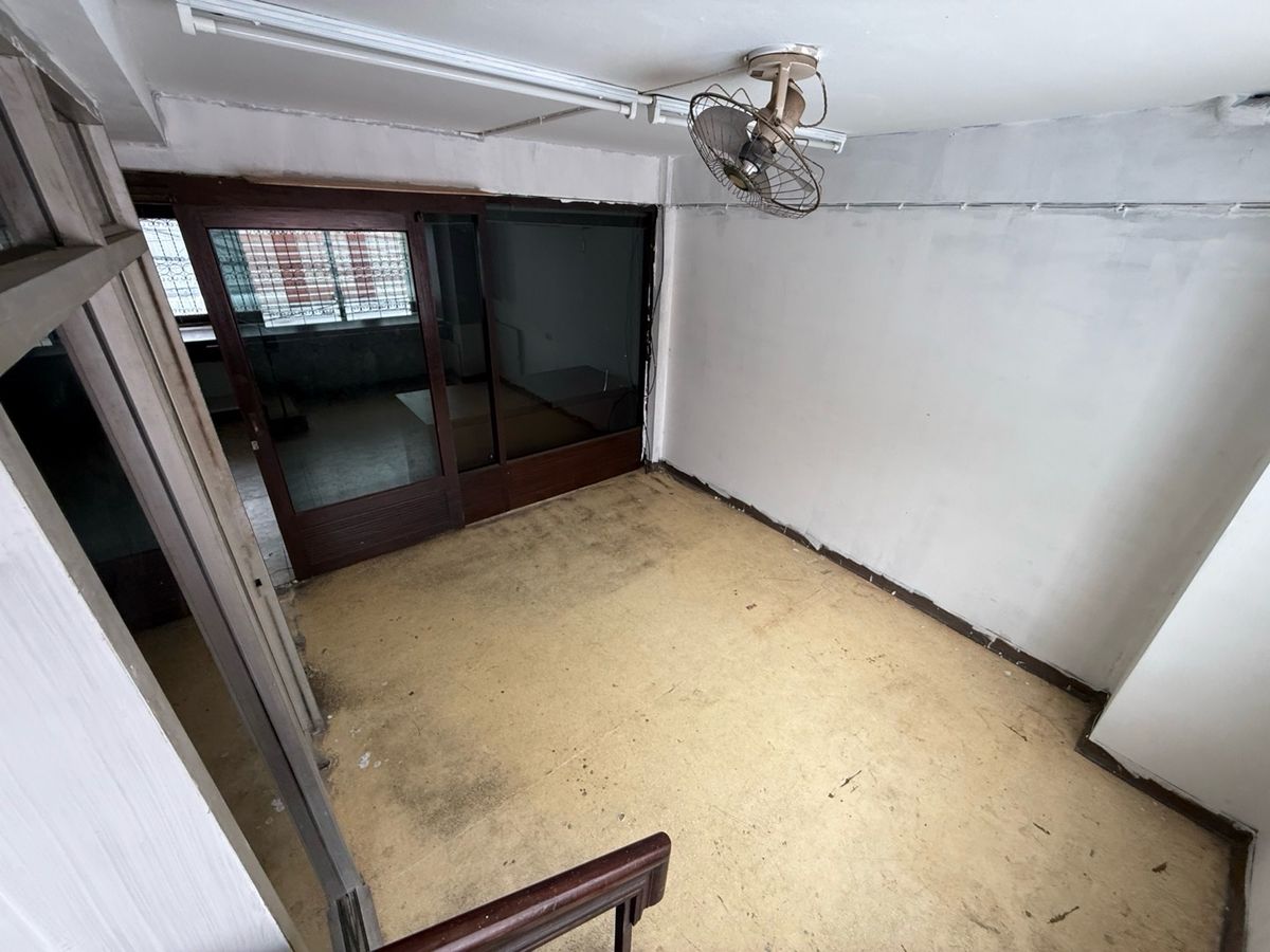 For RentShop HouseYaowarat, Banglamphu : 5-Storey Building with Lift in Yaowarat Zone