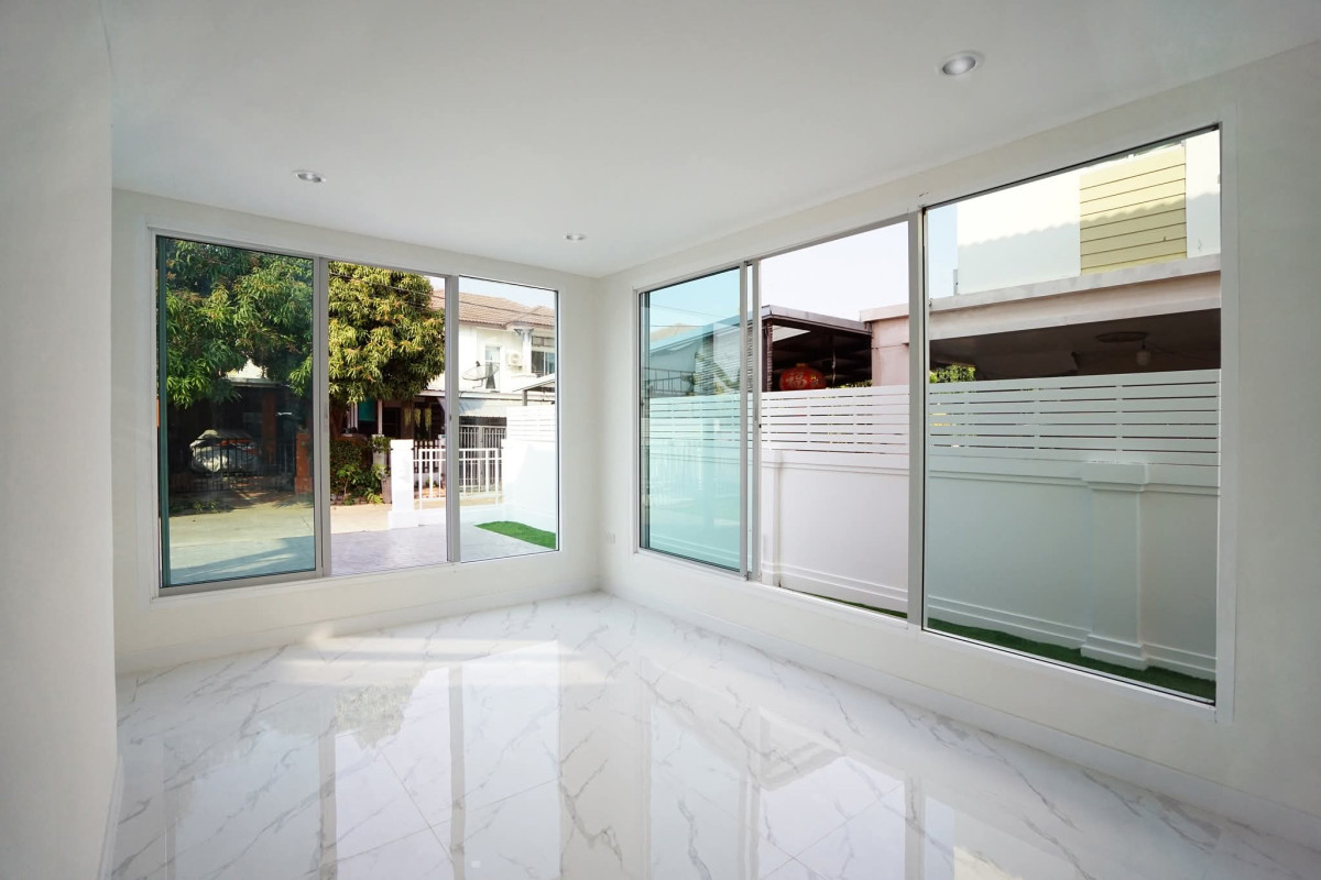 For SaleHouseNonthaburi, Bang Yai, Bangbuathong : For Sale House , Pruksa Village 5 Wongwaen - Rattanathibet , corner unit , newly renovated , Bang Khu Rat , Bang Bua Thong , Nonthaburi , CX-143835