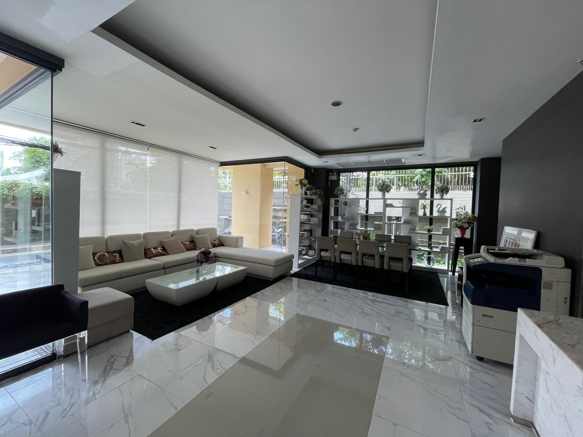 For RentCondoWitthayu, Chidlom, Langsuan, Ploenchit : O2 Hip Condo 64 sq m. with 1 bedroom nice decoration furnished for rent short walk Ploen Chit BTS 