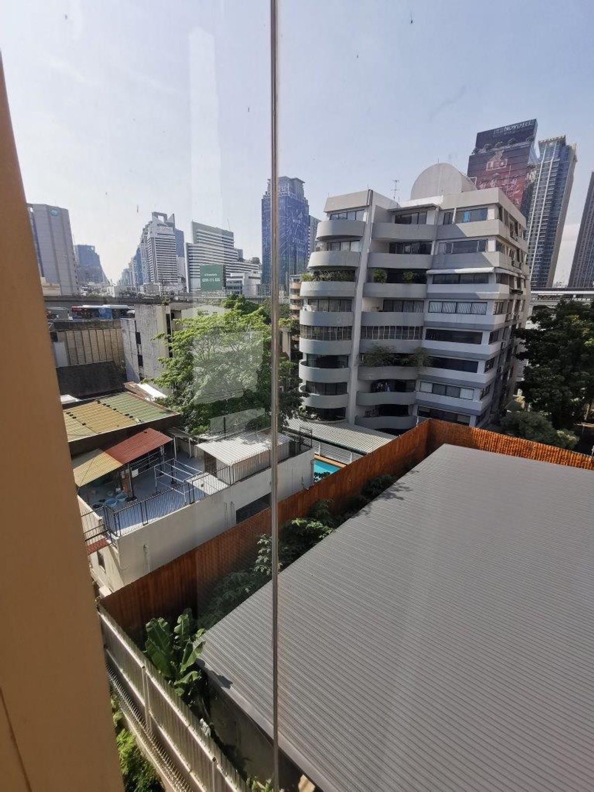 For RentCondoWitthayu, Chidlom, Langsuan, Ploenchit : O2 Hip Condo 64 sq m. with 1 bedroom nice decoration furnished for rent short walk Ploen Chit BTS 