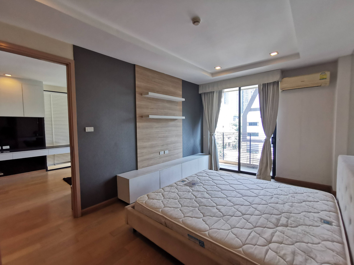 For RentCondoWitthayu, Chidlom, Langsuan, Ploenchit : O2 Hip Condo 64 sq m. with 1 bedroom nice decoration furnished for rent short walk Ploen Chit BTS 