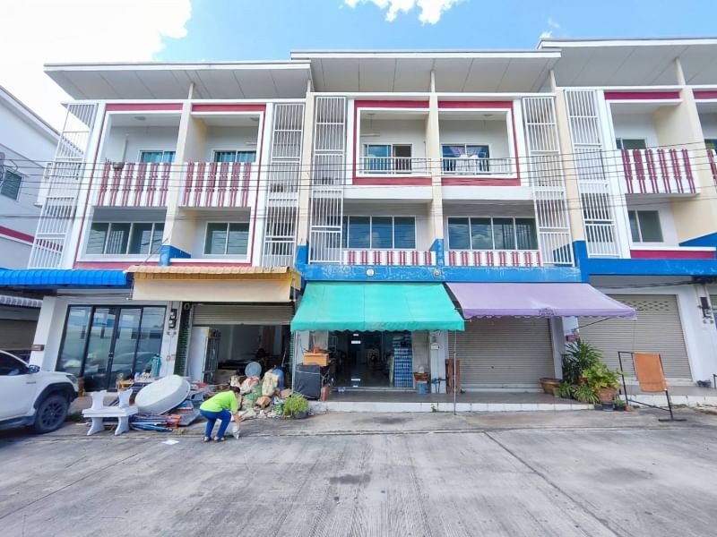 For SaleShop HouseRayong : Commercial building for sale, cheap, 2.4 million, Pluak Daeng District, Rayong