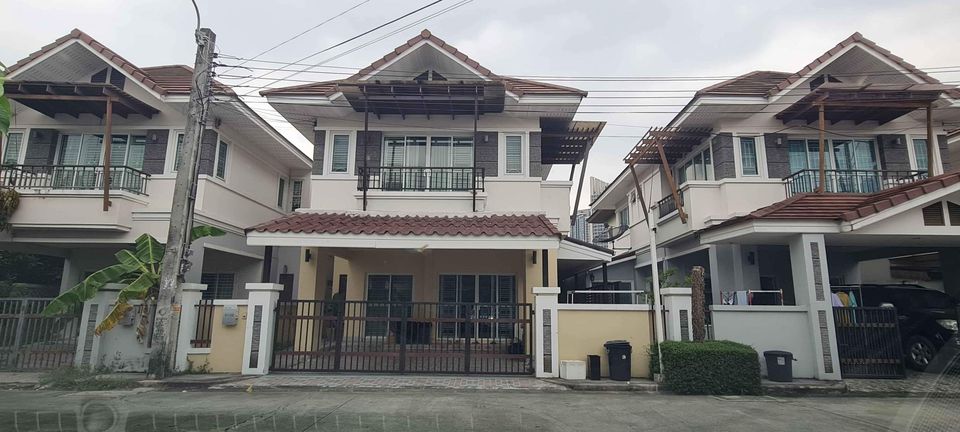 For RentTownhomeChaengwatana, Muangthong : For rent:  house, Piemsuk Village, Bangkok-Nonthaburi 3, near MRT Tiwanon. Tel. 0999983897 