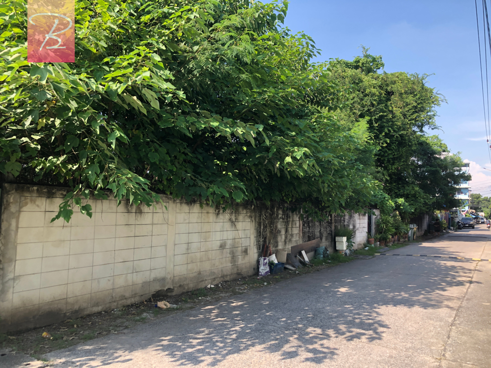 For RentLandLadkrabang, Suwannaphum Airport : For rent, 1 rai of land, filled in, Chaloem Prakiat Road, Rama 9, Soi 25 and 27, near the Yellow Line 1.4 km