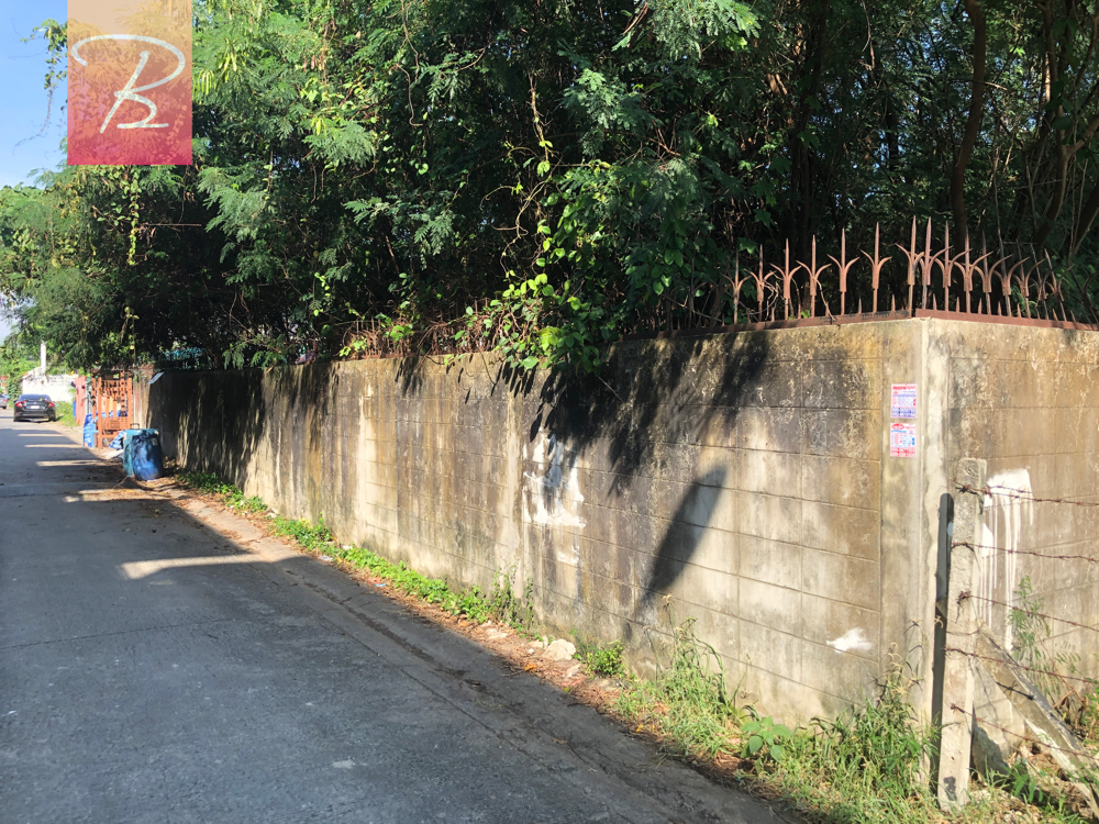 For RentLandLadkrabang, Suwannaphum Airport : For rent, 1 rai of land, filled in, Chaloem Prakiat Road, Rama 9, Soi 25 and 27, near the Yellow Line 1.4 km