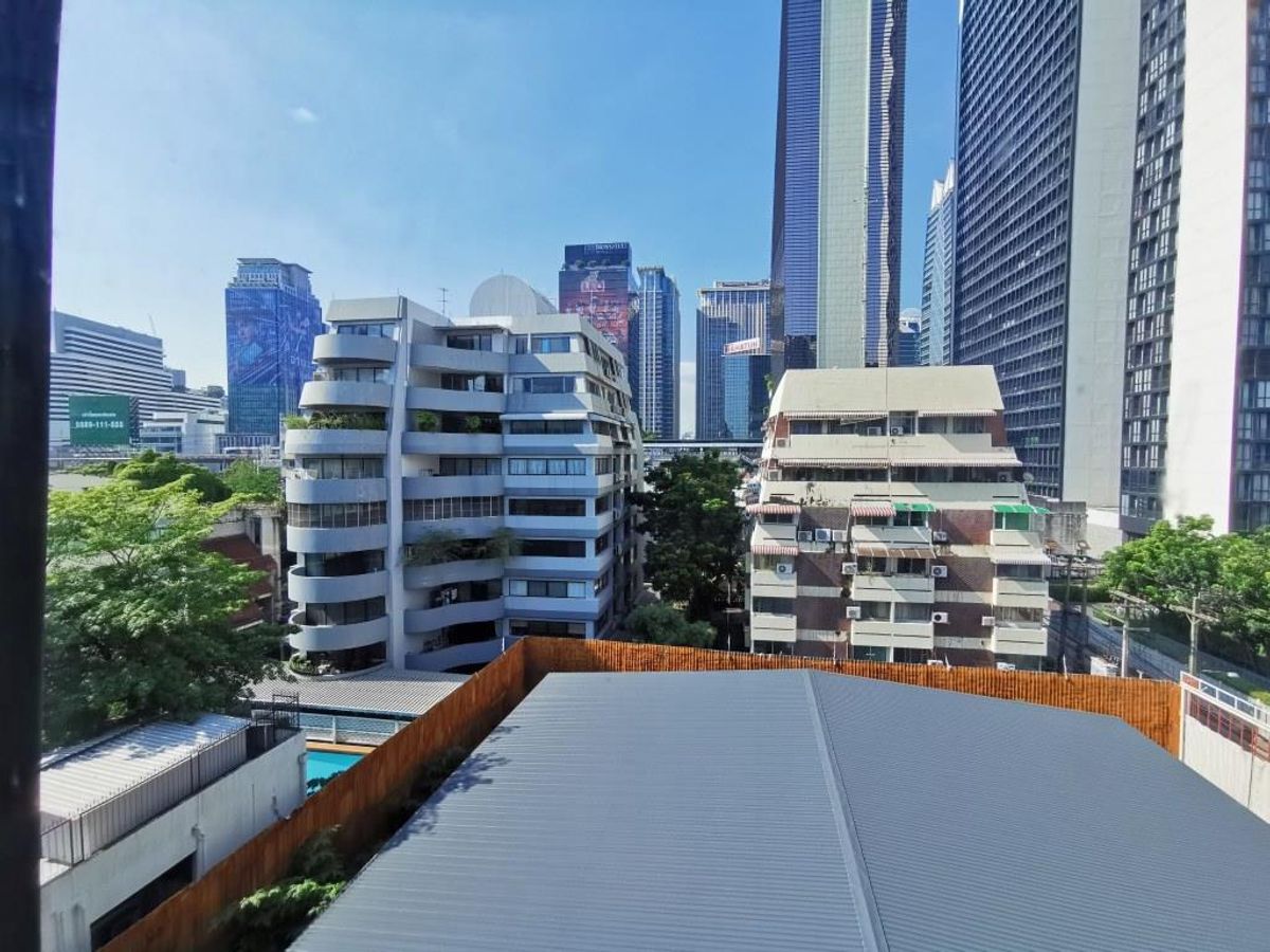 For RentCondoWitthayu, Chidlom, Langsuan, Ploenchit : O2 Hip Condo 64 sq m. with 1 bedroom nice decoration furnished for rent short walk Ploen Chit BTS 