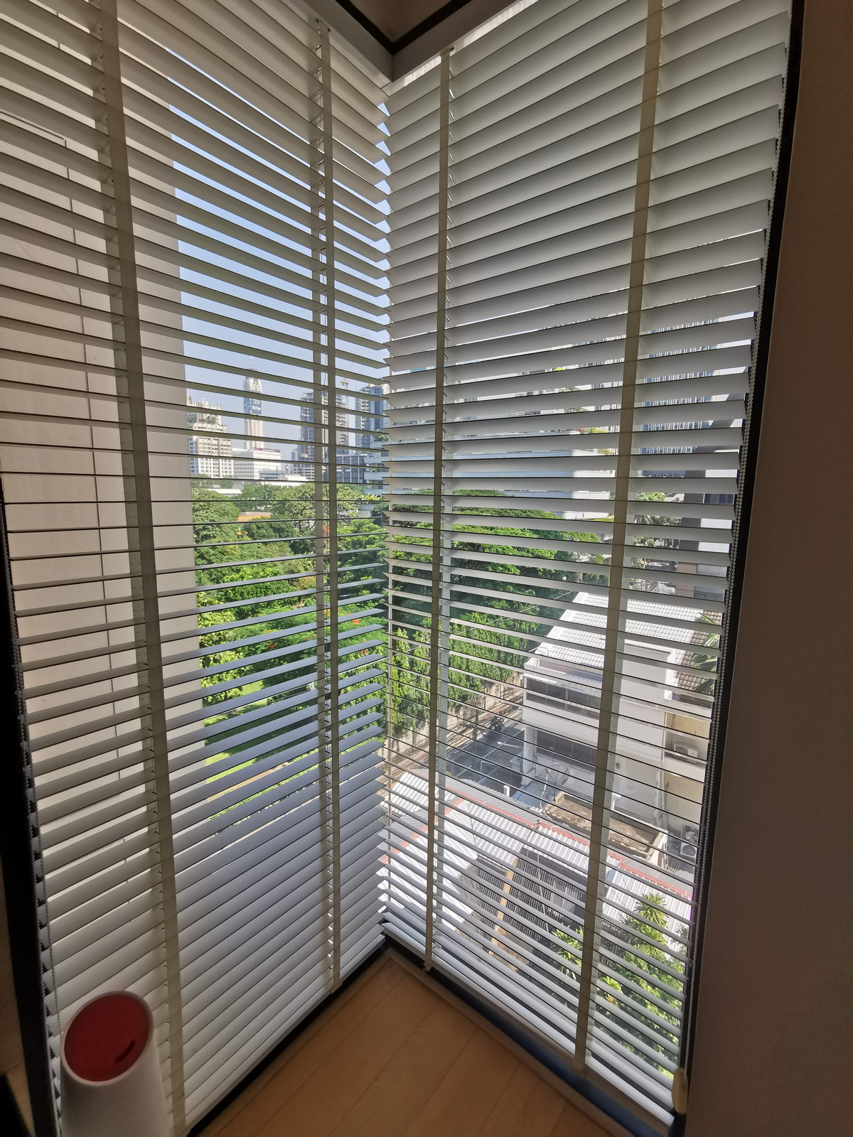 For RentCondoWitthayu, Chidlom, Langsuan, Ploenchit : O2 Hip Condo 64 sq m. with 1 bedroom nice decoration furnished for rent short walk Ploen Chit BTS 