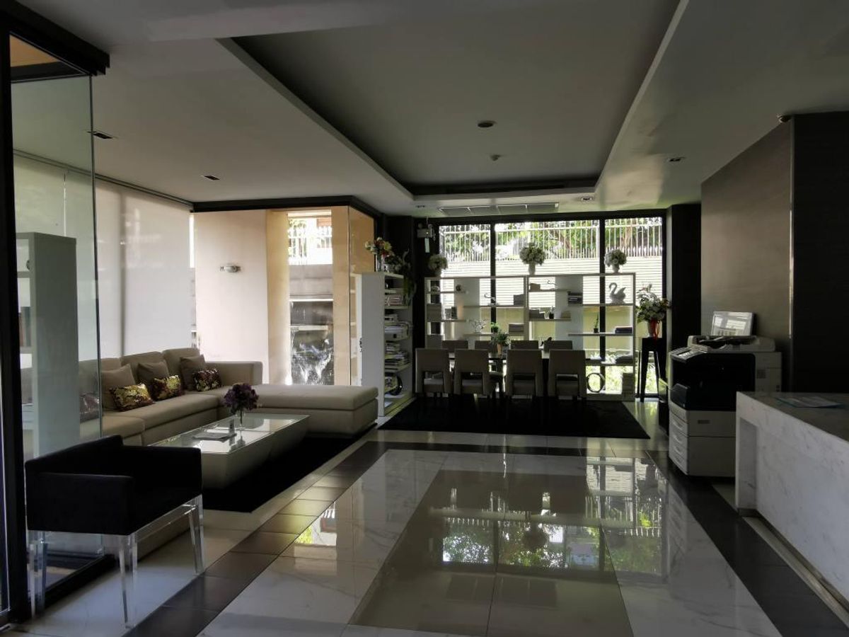 For RentCondoWitthayu, Chidlom, Langsuan, Ploenchit : O2 Hip Condo 64 sq m. with 1 bedroom nice decoration furnished for rent short walk Ploen Chit BTS 