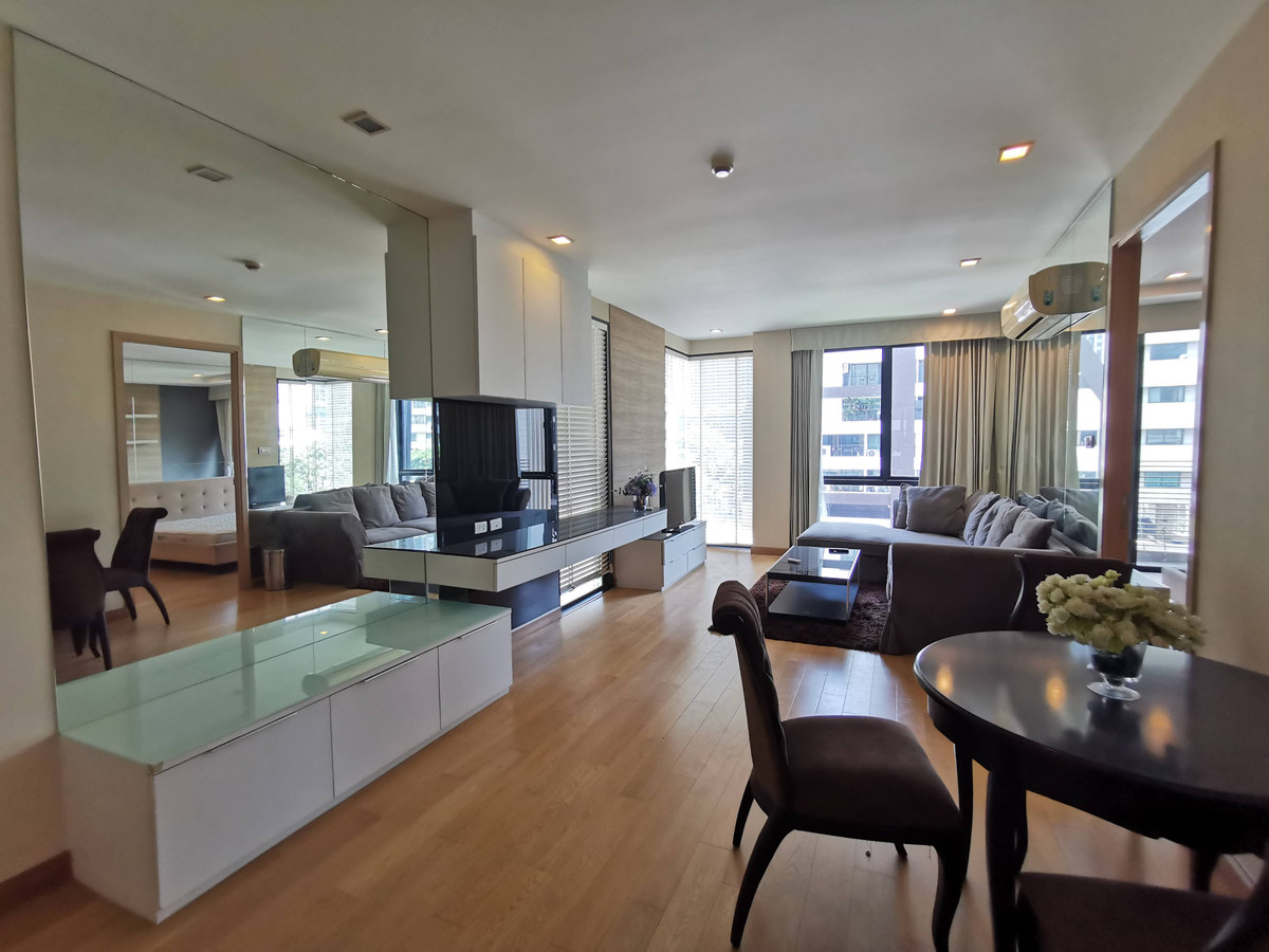 For RentCondoWitthayu, Chidlom, Langsuan, Ploenchit : O2 Hip Condo 64 sq m. with 1 bedroom nice decoration furnished for rent short walk Ploen Chit BTS 