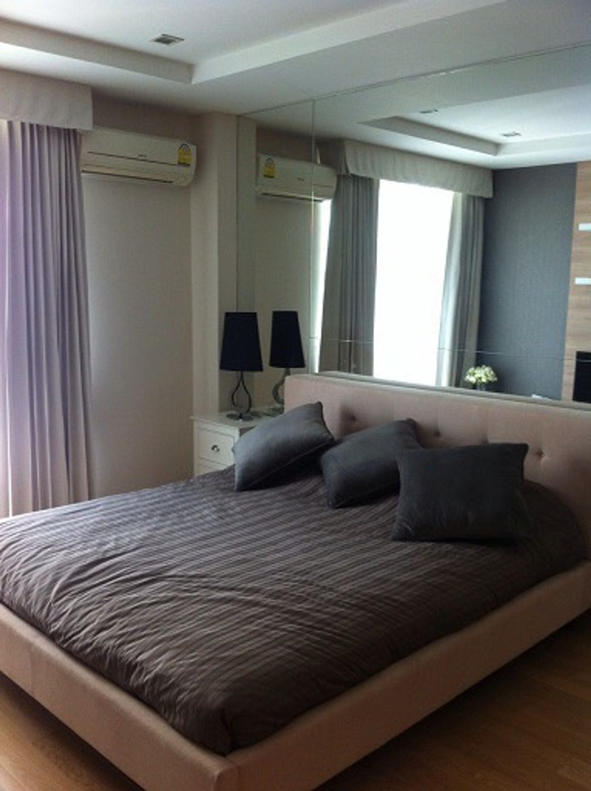 For RentCondoWitthayu, Chidlom, Langsuan, Ploenchit : O2 Hip Condo 64 sq m. with 1 bedroom nice decoration furnished for rent short walk Ploen Chit BTS 