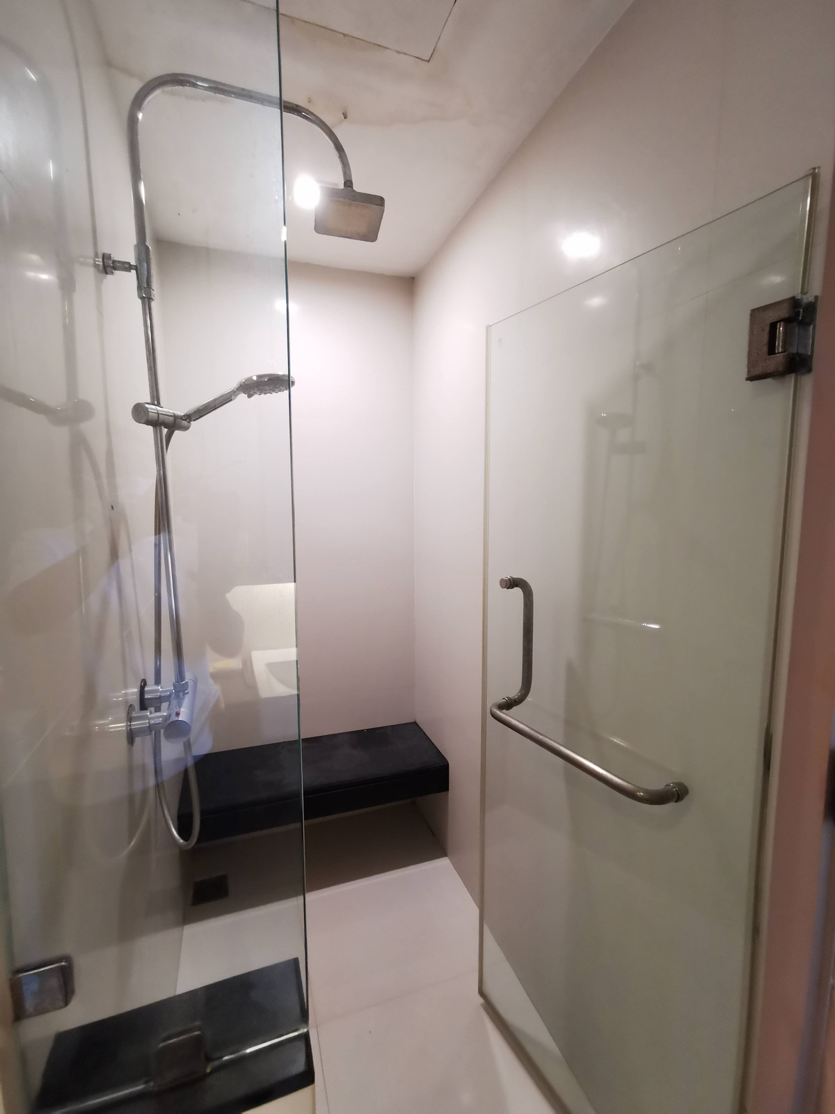 For RentCondoWitthayu, Chidlom, Langsuan, Ploenchit : O2 Hip Condo 64 sq m. with 1 bedroom nice decoration furnished for rent short walk Ploen Chit BTS 