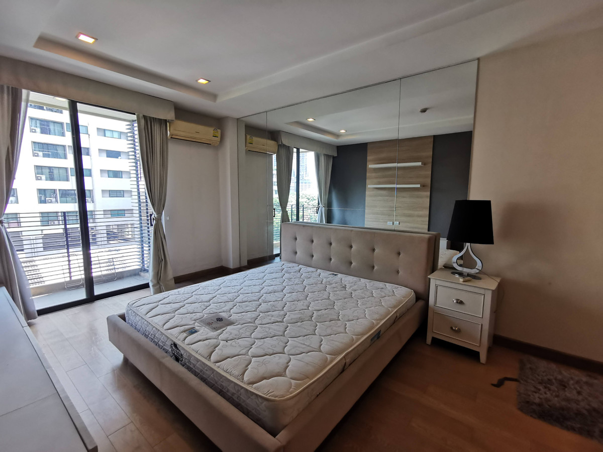 For RentCondoWitthayu, Chidlom, Langsuan, Ploenchit : O2 Hip Condo 64 sq m. with 1 bedroom nice decoration furnished for rent short walk Ploen Chit BTS 