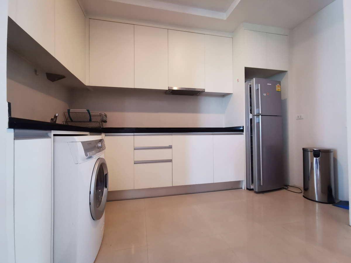 For RentCondoWitthayu, Chidlom, Langsuan, Ploenchit : O2 Hip Condo 64 sq m. with 1 bedroom nice decoration furnished for rent short walk Ploen Chit BTS 