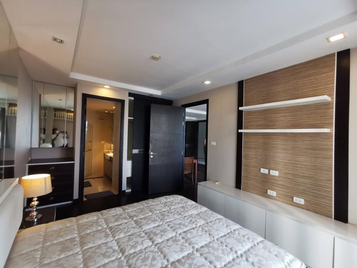 For RentCondoWitthayu, Chidlom, Langsuan, Ploenchit : O2 Hip Condo 64 sq m. with 1 bedroom nice decoration furnished for rent short walk Ploen Chit BTS 