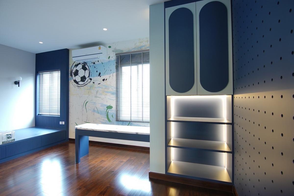 For SaleHouseLadkrabang, Suwannaphum Airport : 📢👇Luxury house, facing south, corner plot, designed according to Feng Shui principles, English garden, near Wellington International School and Brighton International School.