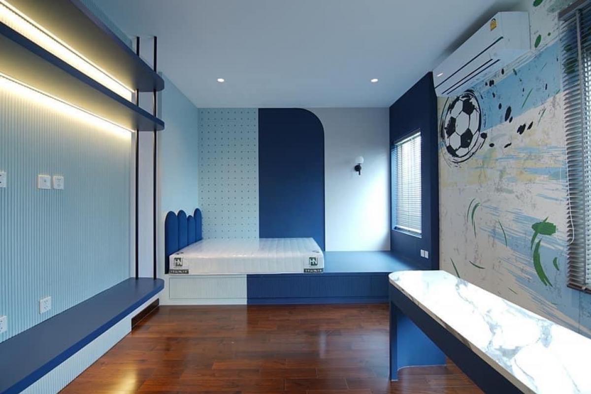 For SaleHouseLadkrabang, Suwannaphum Airport : 📢👇Luxury house, facing south, corner plot, designed according to Feng Shui principles, English garden, near Wellington International School and Brighton International School.