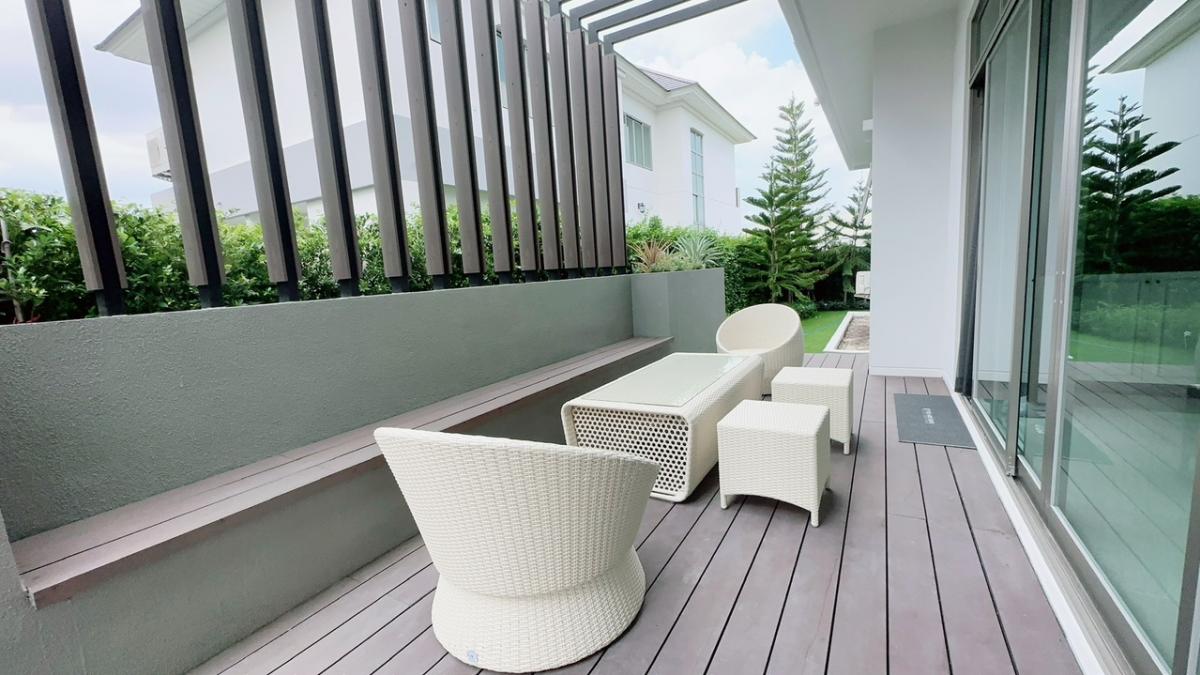 For SaleHouseLadkrabang, Suwannaphum Airport : 📢👇Luxury house, facing south, corner plot, designed according to Feng Shui principles, English garden, near Wellington International School and Brighton International School.