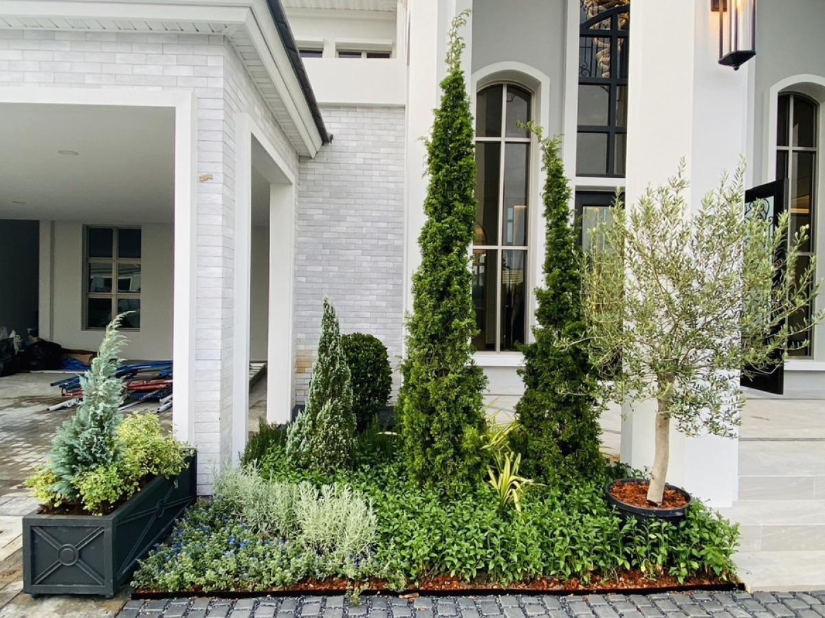 For SaleHouseLadkrabang, Suwannaphum Airport : 📢👇Luxury house, facing south, corner plot, designed according to Feng Shui principles, English garden, near Wellington International School and Brighton International School.