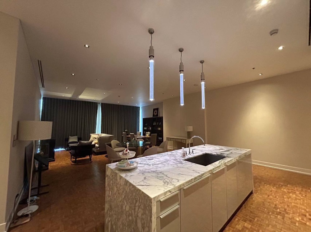 ให้เช่าคอนโดสาทร นราธิวาส : The Ritz Carlton mahanakorn residence