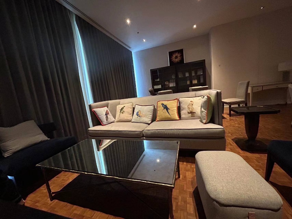 ให้เช่าคอนโดสาทร นราธิวาส : The Ritz Carlton mahanakorn residence