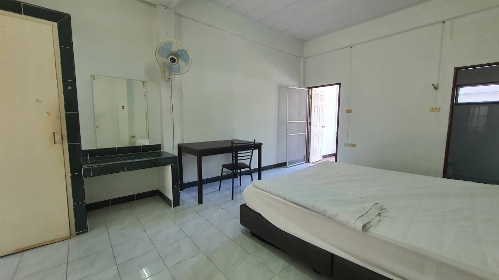 For SaleHotel&Apartment BusinessSriracha Laem Chabang Ban Bueng : Apartment for sale, 2+ rai, 40 rooms, Soi Thesaban 7/3, Bang Phra, Sriracha, Chonburi, cheap price