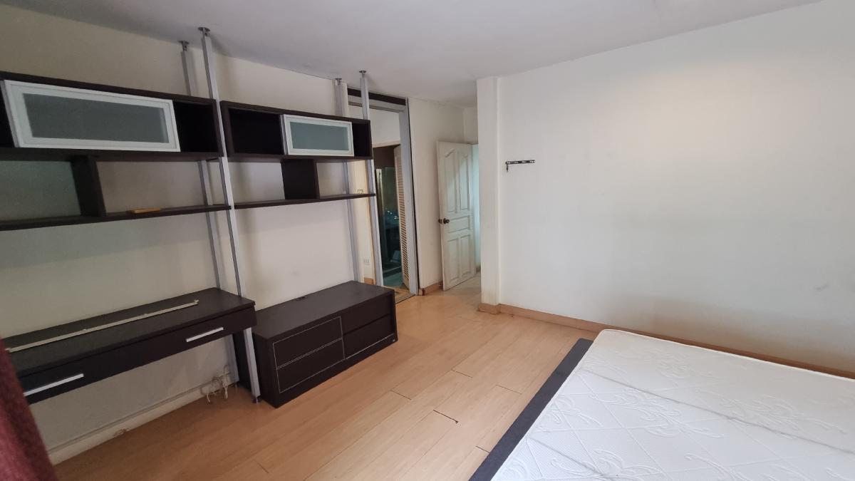 For SaleTownhomeSukhumvit, Asoke, Thonglor : Phrom Phong Townhouse for sale, 28 square wah, 4 bedrooms, 3 bathrooms, good condition