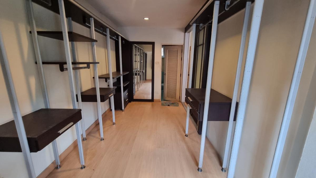 For SaleTownhomeSukhumvit, Asoke, Thonglor : Phrom Phong Townhouse for sale, 28 square wah, 4 bedrooms, 3 bathrooms, good condition