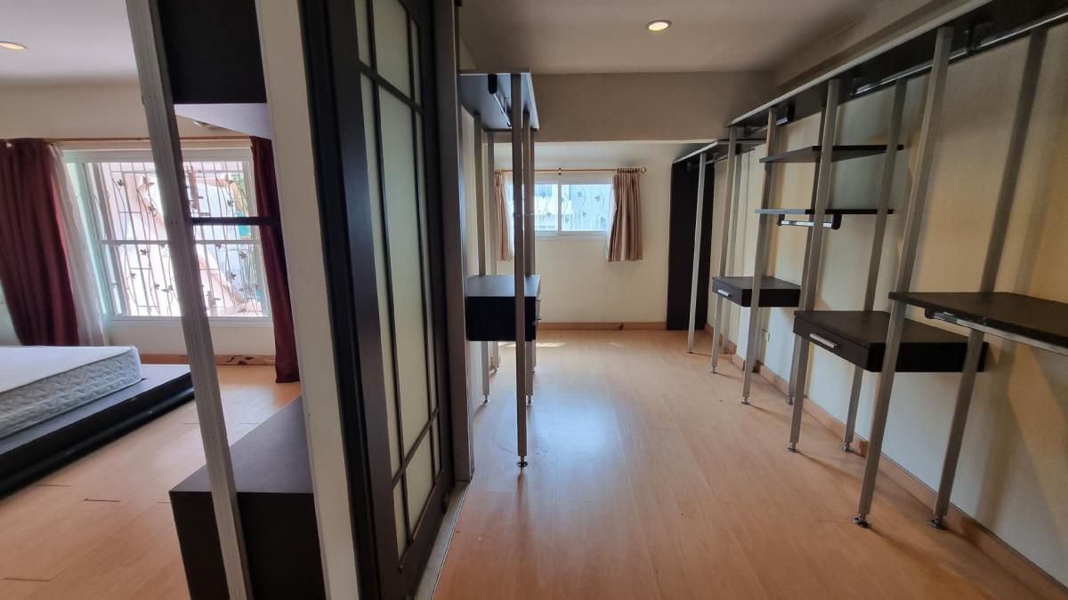 For SaleTownhomeSukhumvit, Asoke, Thonglor : Phrom Phong Townhouse for sale, 28 square wah, 4 bedrooms, 3 bathrooms, good condition