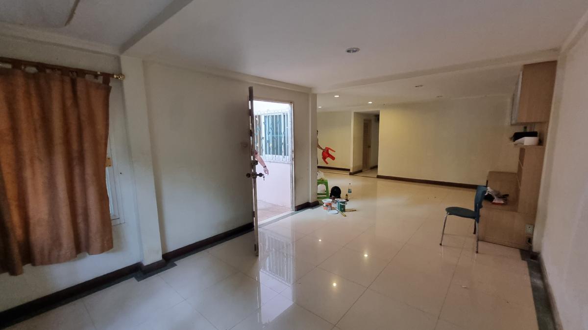 For SaleTownhomeSukhumvit, Asoke, Thonglor : Phrom Phong Townhouse for sale, 28 square wah, 4 bedrooms, 3 bathrooms, good condition