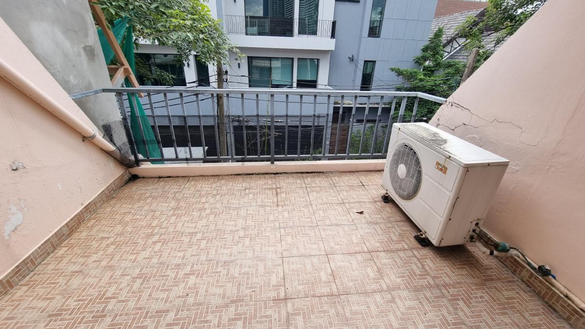 For SaleTownhomeSukhumvit, Asoke, Thonglor : Phrom Phong Townhouse for sale, 28 square wah, 4 bedrooms, 3 bathrooms, good condition