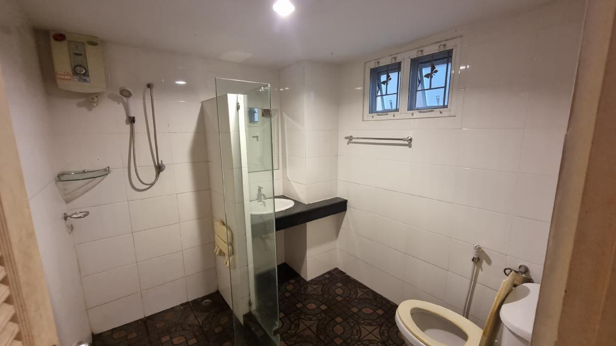 For SaleTownhomeSukhumvit, Asoke, Thonglor : Phrom Phong Townhouse for sale, 28 square wah, 4 bedrooms, 3 bathrooms, good condition