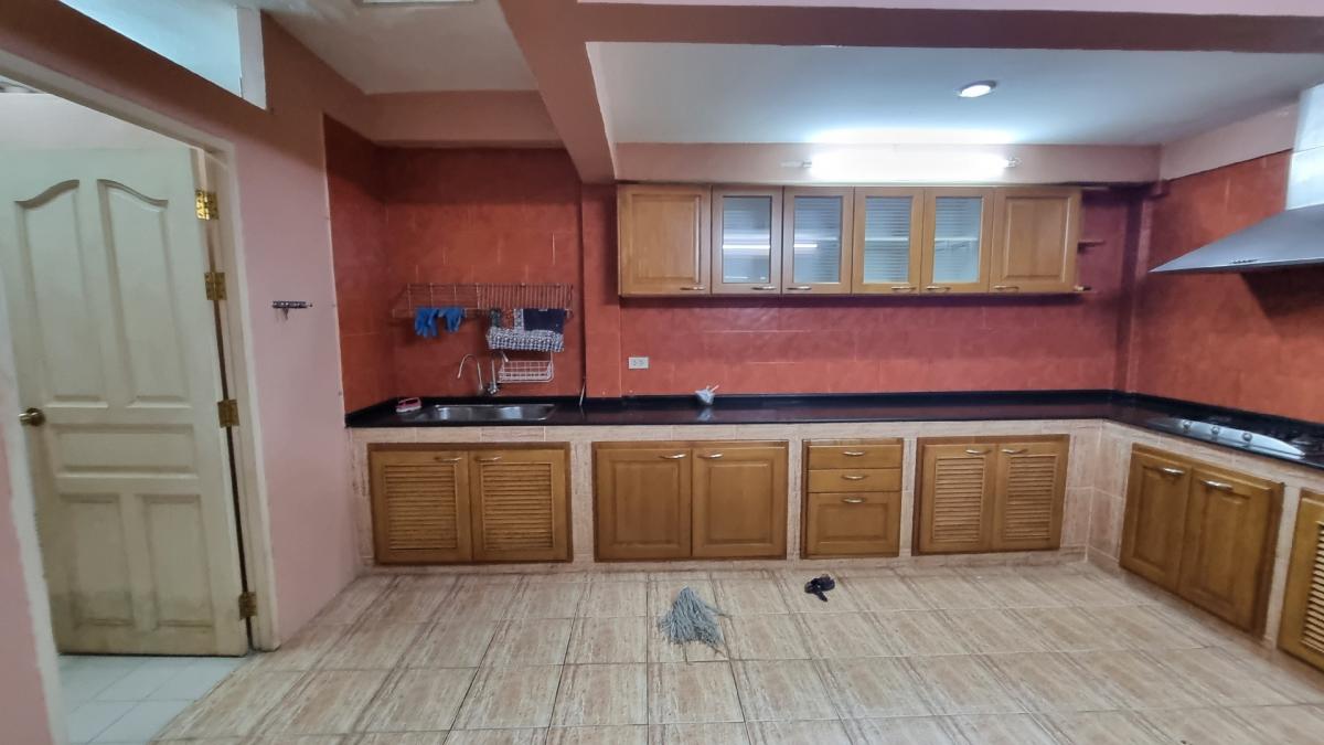 For SaleTownhomeSukhumvit, Asoke, Thonglor : Phrom Phong Townhouse for sale, 28 square wah, 4 bedrooms, 3 bathrooms, good condition