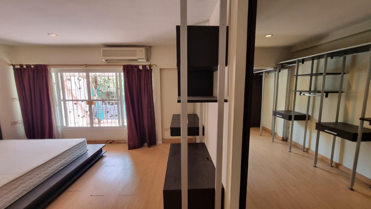 For SaleTownhomeSukhumvit, Asoke, Thonglor : Phrom Phong Townhouse for sale, 28 square wah, 4 bedrooms, 3 bathrooms, good condition