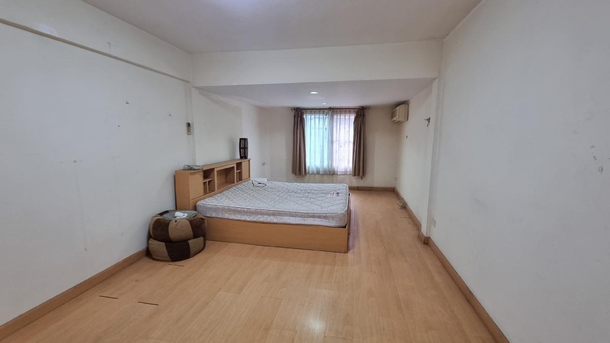 For SaleTownhomeSukhumvit, Asoke, Thonglor : Phrom Phong Townhouse for sale, 28 square wah, 4 bedrooms, 3 bathrooms, good condition