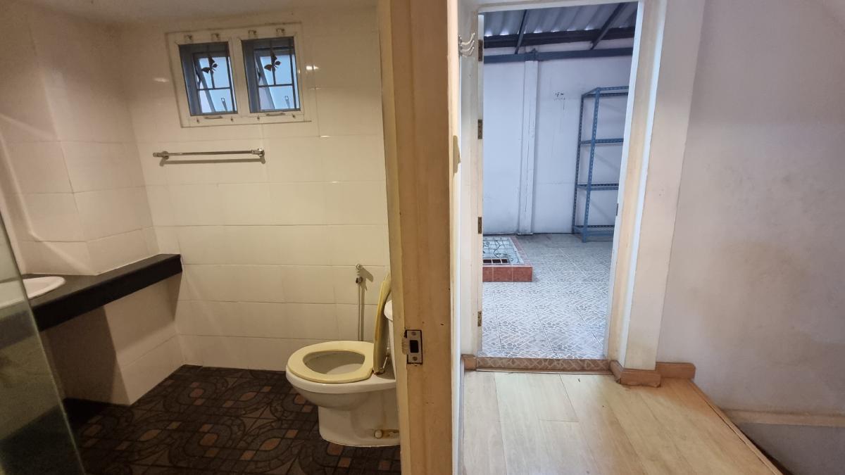 For SaleTownhomeSukhumvit, Asoke, Thonglor : Phrom Phong Townhouse for sale, 28 square wah, 4 bedrooms, 3 bathrooms, good condition