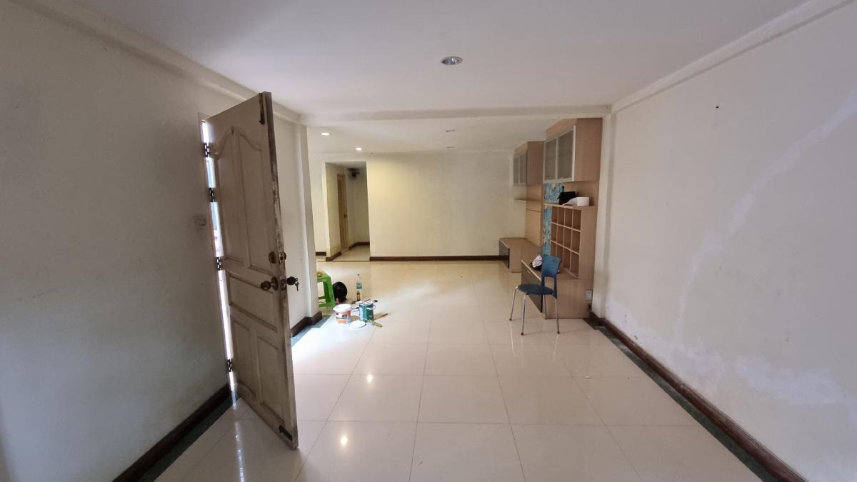 For SaleTownhomeSukhumvit, Asoke, Thonglor : Phrom Phong Townhouse for sale, 28 square wah, 4 bedrooms, 3 bathrooms, good condition