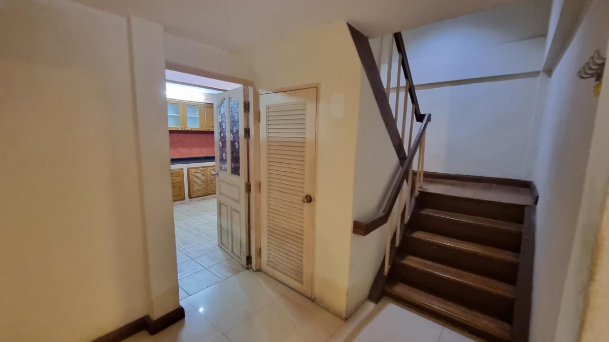 For SaleTownhomeSukhumvit, Asoke, Thonglor : Phrom Phong Townhouse for sale, 28 square wah, 4 bedrooms, 3 bathrooms, good condition