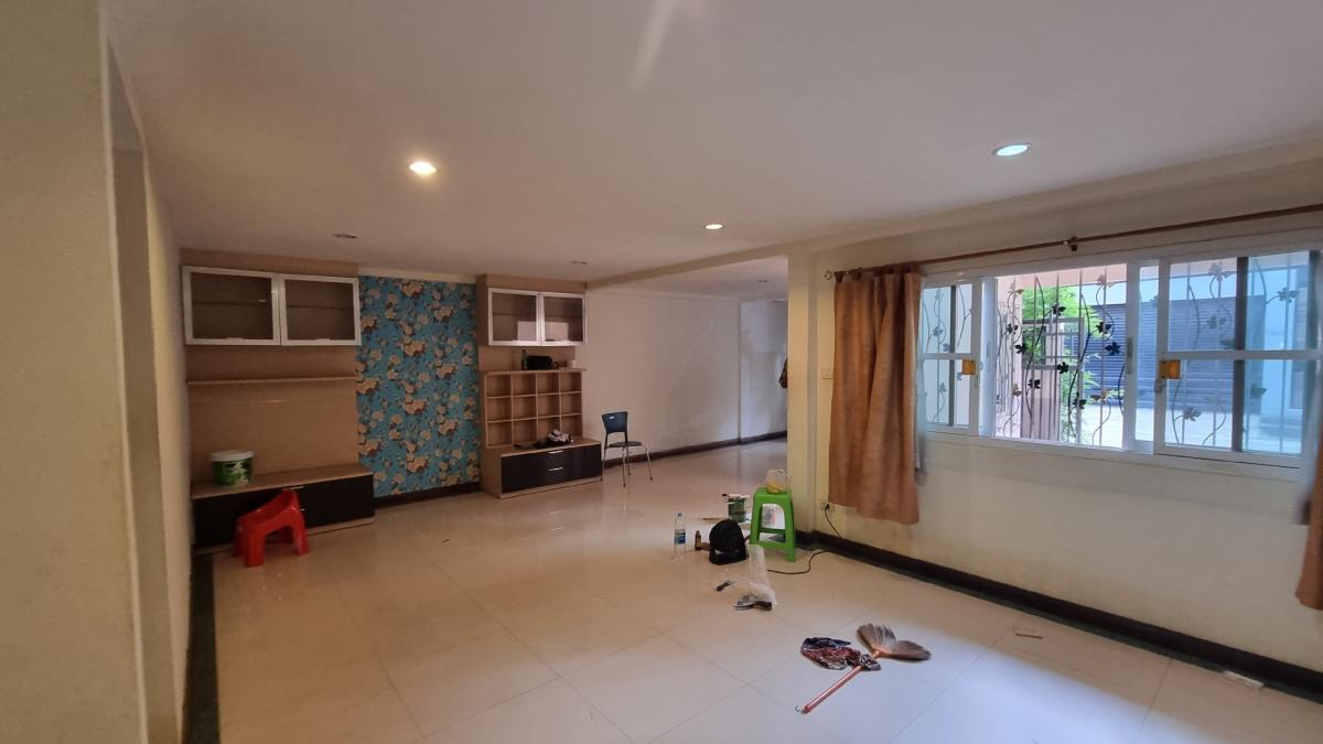 For SaleTownhomeSukhumvit, Asoke, Thonglor : Phrom Phong Townhouse for sale, 28 square wah, 4 bedrooms, 3 bathrooms, good condition
