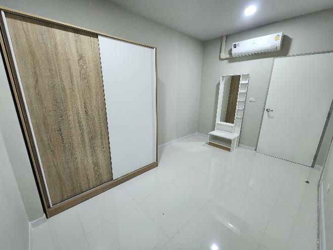 For SaleHotel&Apartment BusinessMahachai Samut Sakhon : Urgent Sale! Apartment in Mahachai, Samut Sakhon