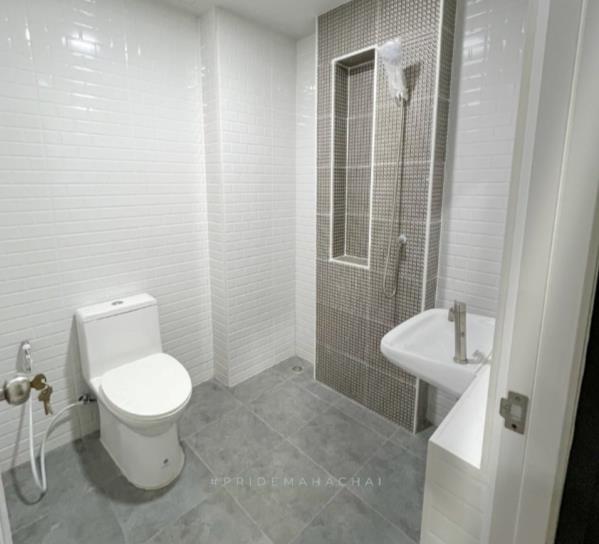 For SaleHotel&Apartment BusinessMahachai Samut Sakhon : Urgent Sale! Apartment in Mahachai, Samut Sakhon