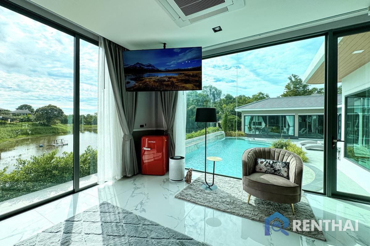 For SaleHousePattaya, Bangsaen, Chonburi : This villa is the  Luxury Villa Unlike Any in Pattaya