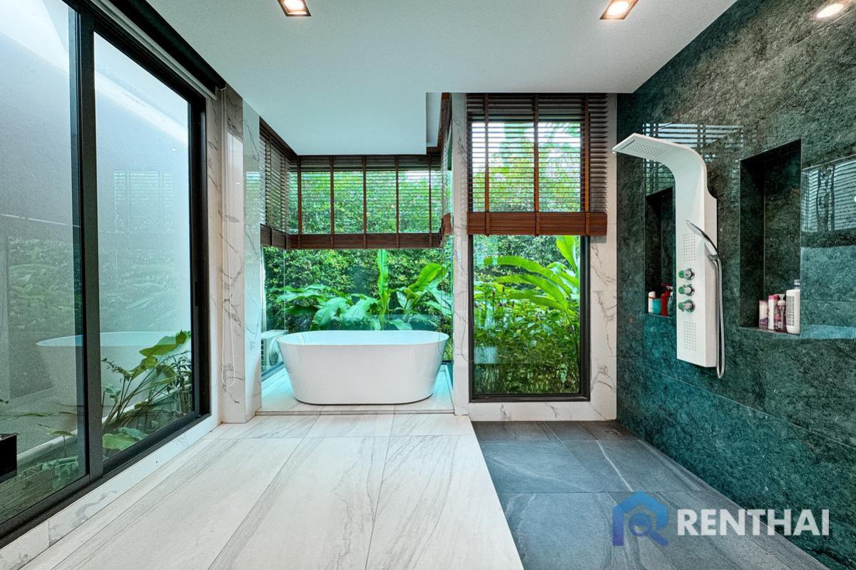 For SaleHousePattaya, Bangsaen, Chonburi : This villa is the  Luxury Villa Unlike Any in Pattaya