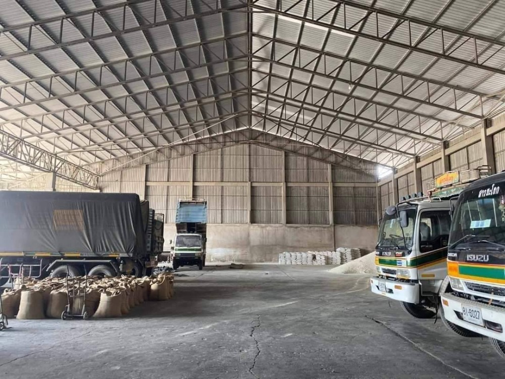 For SaleWarehouseChachoengsao : Warehouse close to main road for Sale, land area 5 rai with building 14 rooms for employee