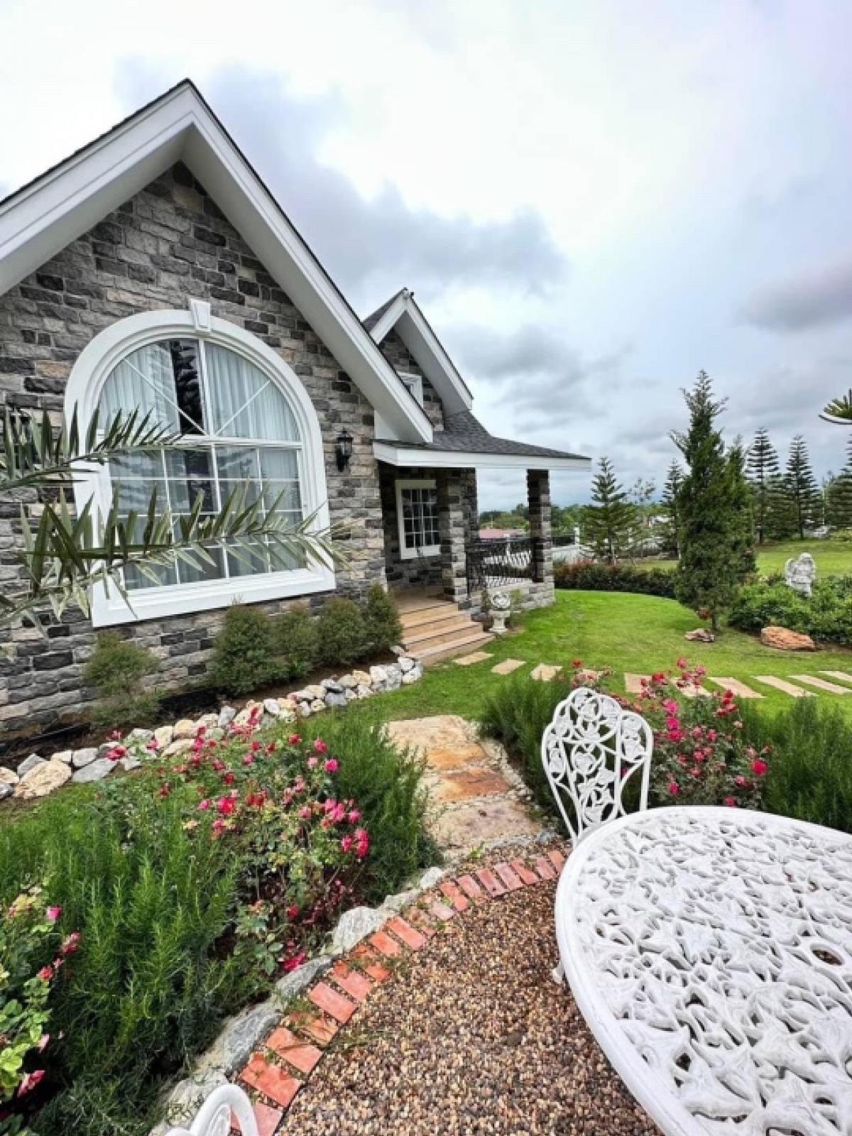 ขายบ้านปากช่อง เขาใหญ่ : บ้านพักครอบครัวสไตล์ยุโรปบนเนื้อที่ 4 ไร่ พร้อมบ้านเสริม 4 หลัง ใกล้เขาใหญ่
